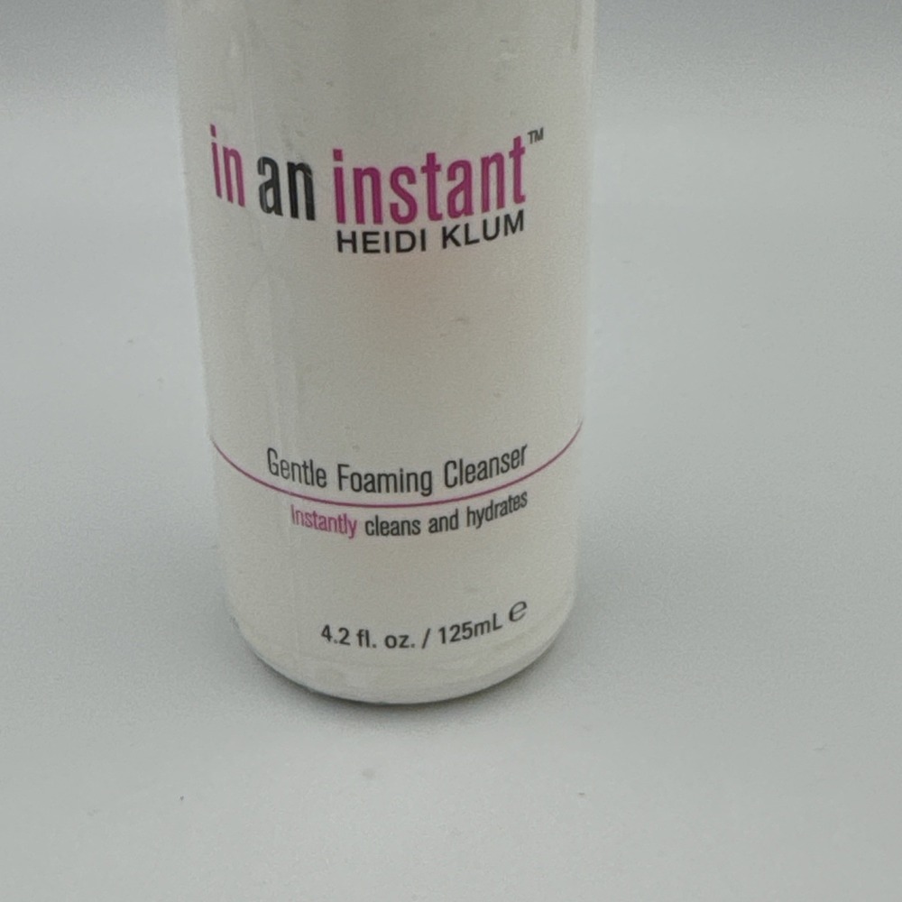 In An Instant Heidi Klum Gentle Foaming Cleanser 4.2 Oz. - Brand New - Picture 2 of 3